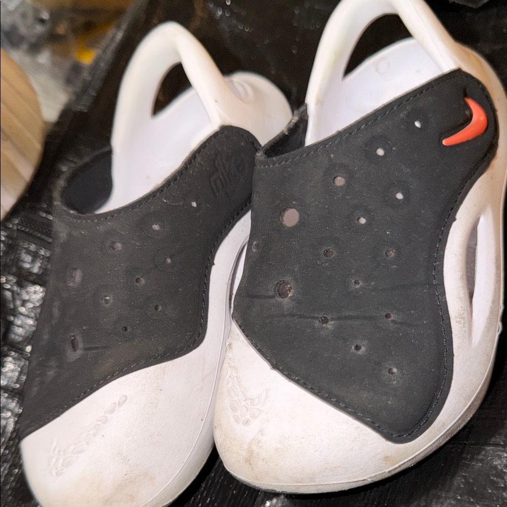 Nike Swoosh Sandals
